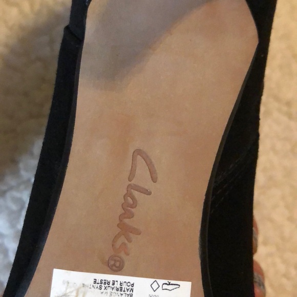 Clarks Bootie - Picture 5 of 9